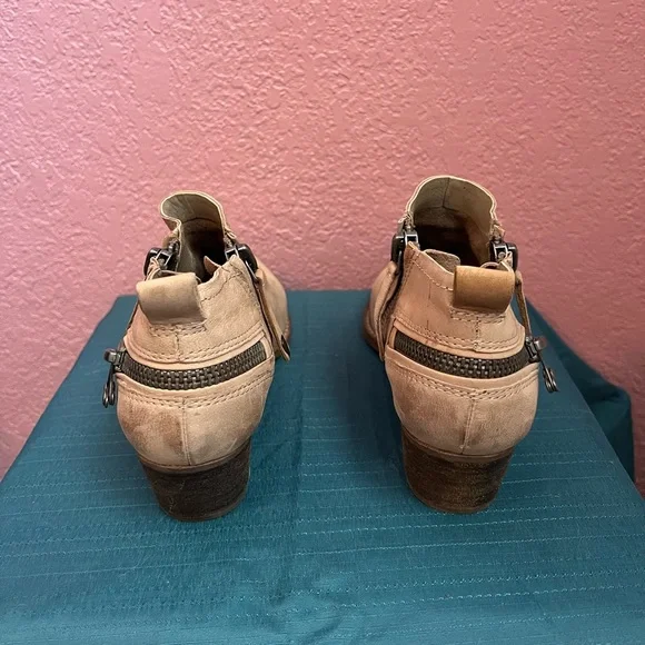 Dolce Vita Booties - Picture 6 of 8